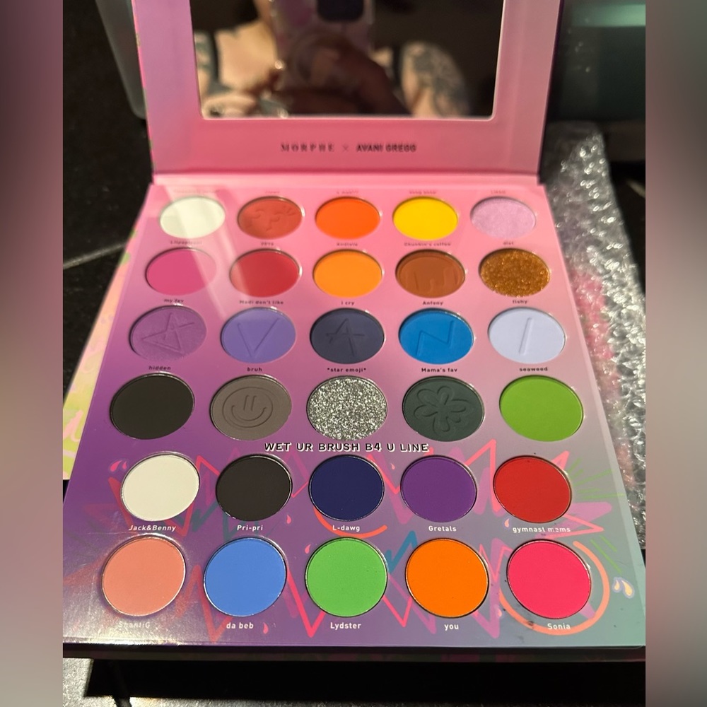 🚨SALE!🚨 Morphe x Avani Gregg Palette! NWT BRIGHT and Pigmented colors!